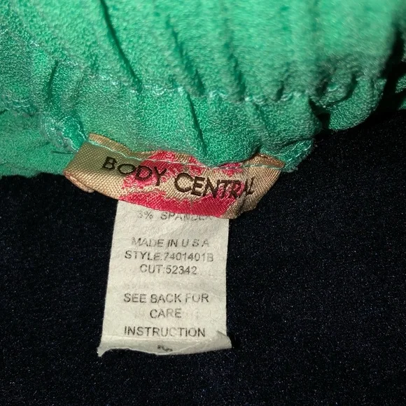 Scalloped mint green shorts - Picture 3 of 3